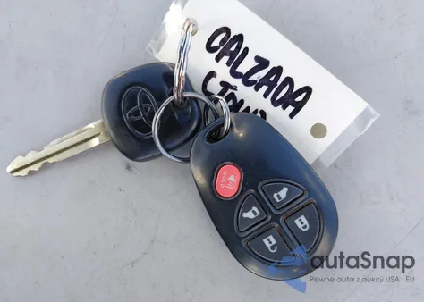 2016 Toyota Sienna Le 8 Passenger z USA, uszkodzony, nr VIN 5TDKK3DC3GS735927